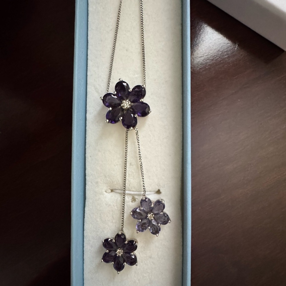 Elegant Vera Wang Purple Flower Necklace set earrings and ring - Picture 3 of 4
